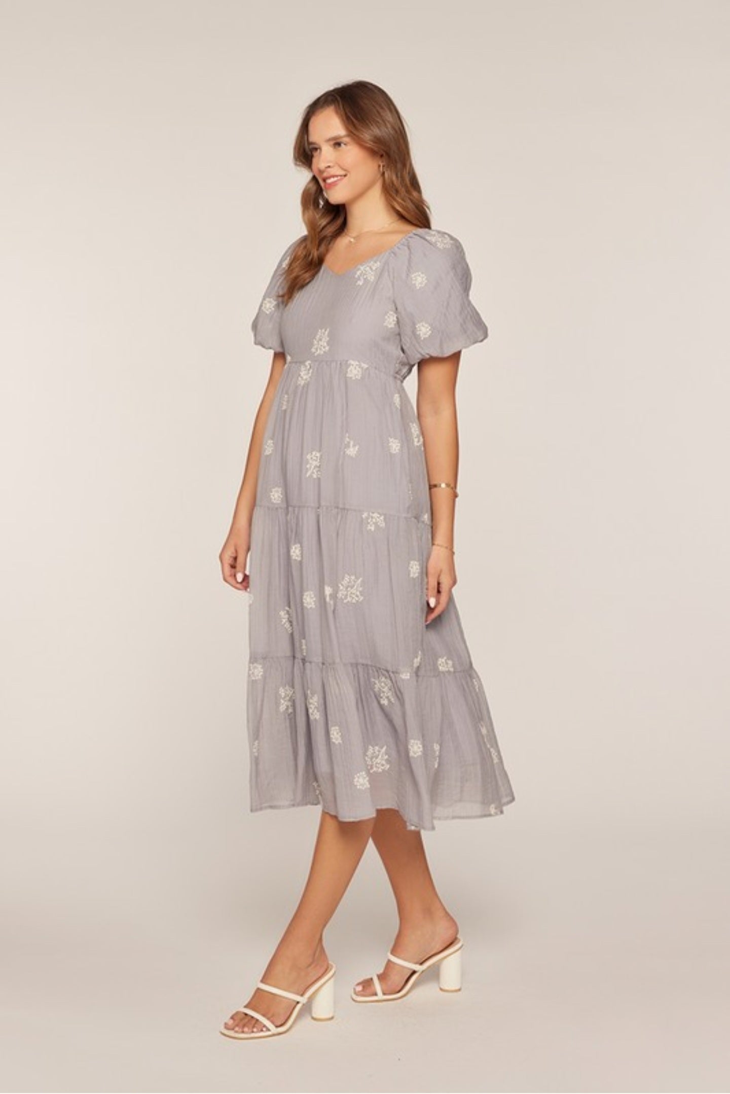 Leah Emboidered midi Dress