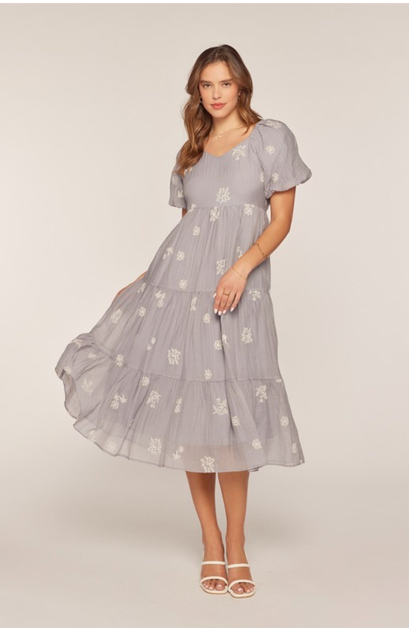 Leah Emboidered midi Dress