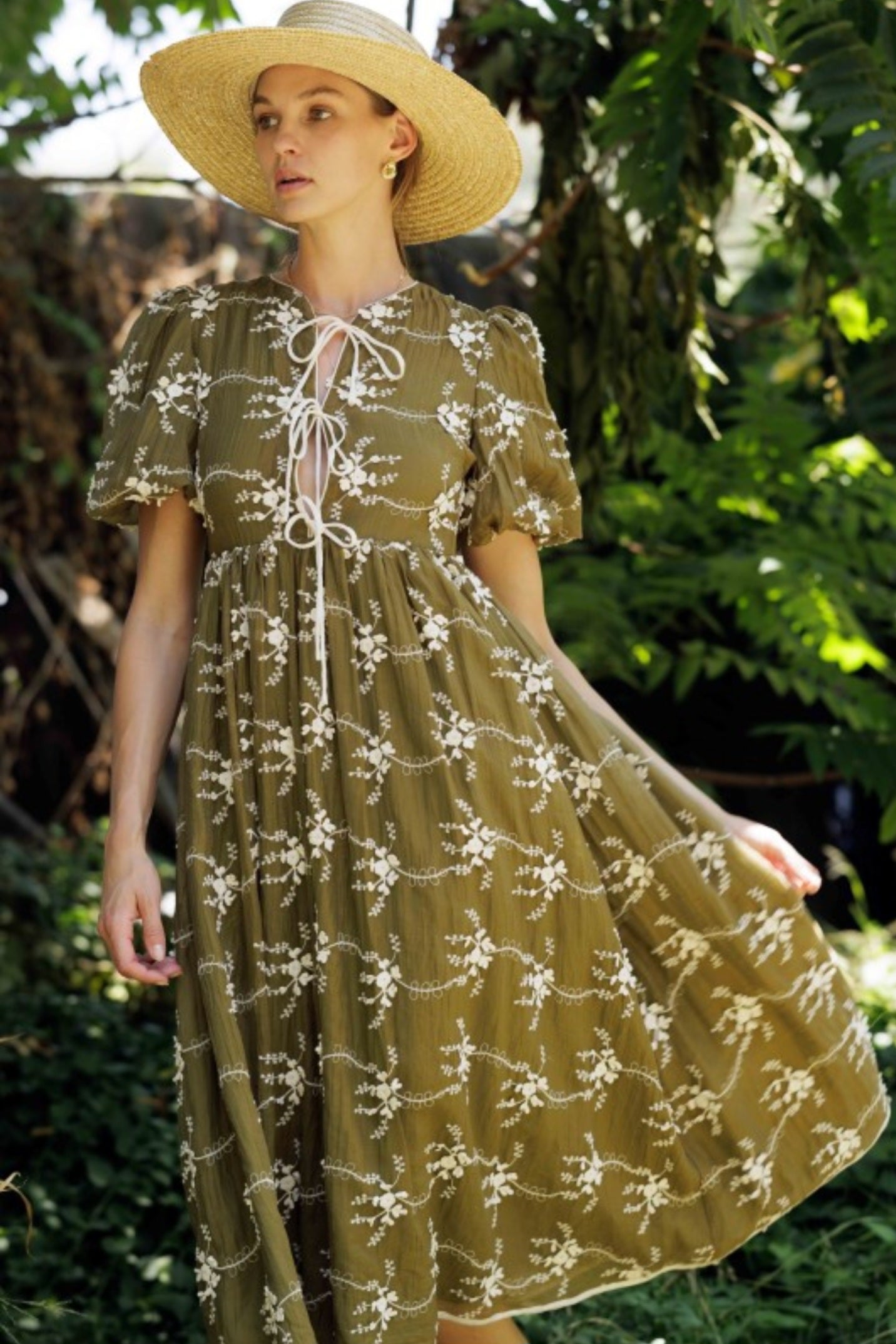 Eliza embroidered Midi Dress