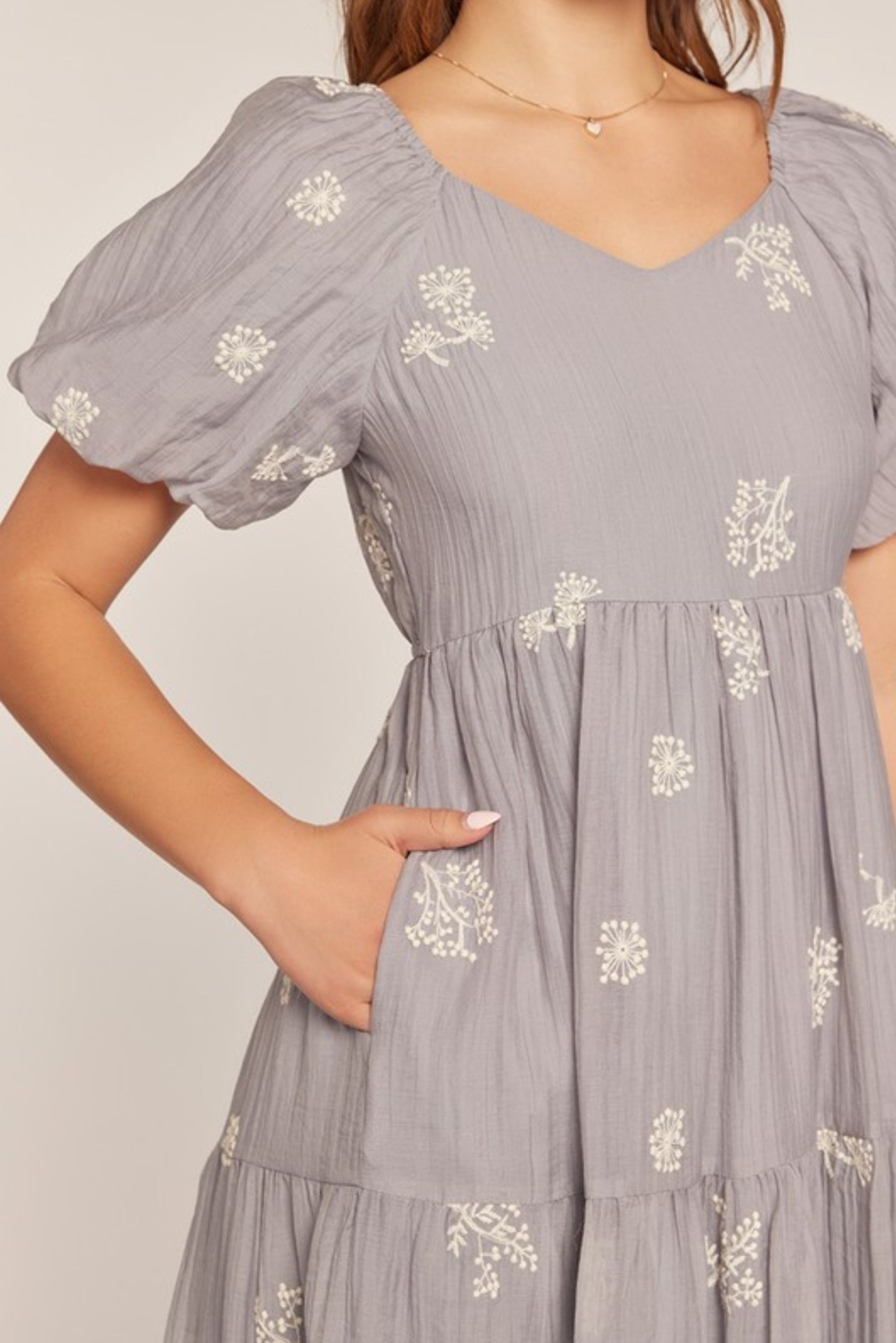 Leah Emboidered midi Dress